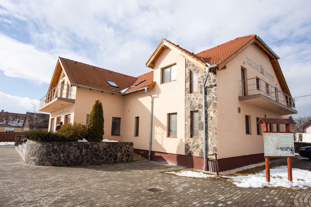Camere De Inchiriat Hatuica Dış mekan fotoğraf